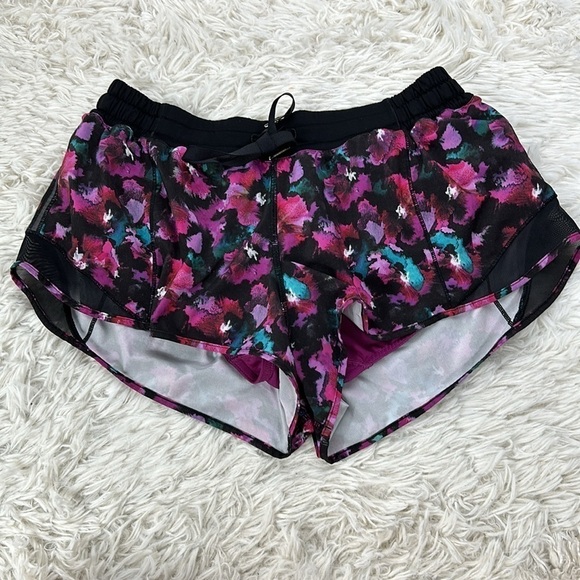 Lululemon Hotty Hot Short Mini Midnight Bloom Black Deep Fuschia / Black - Picture 1 of 6